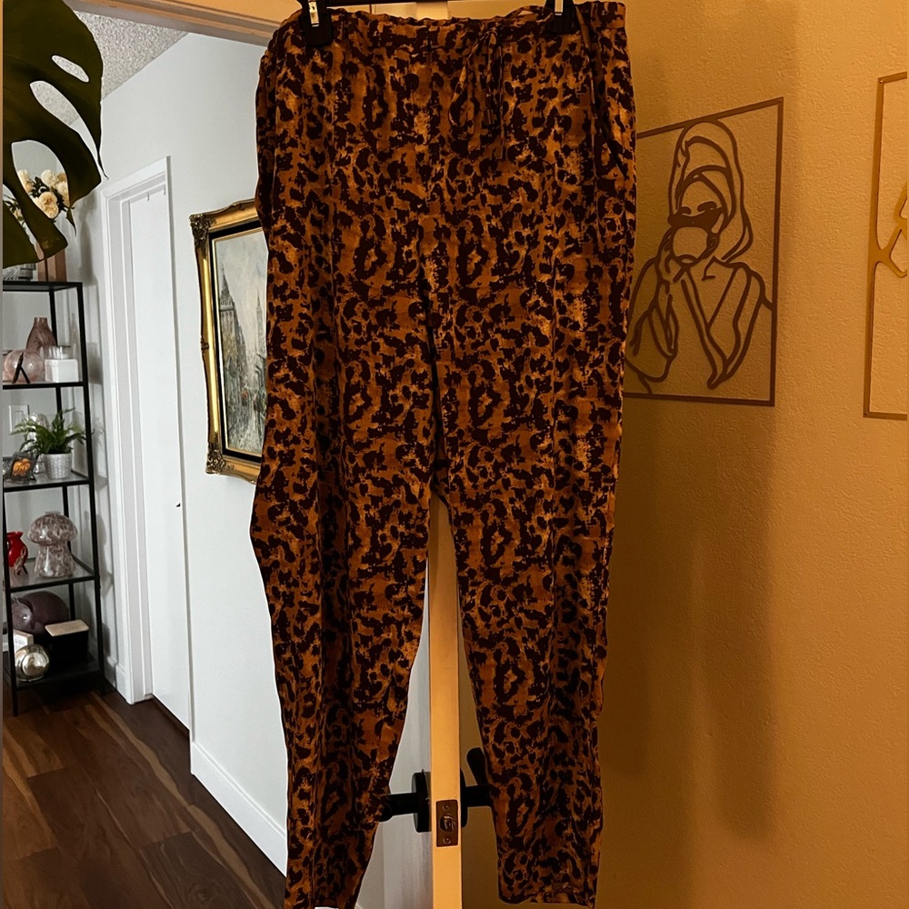 Vince Camuto Animal Print Joggers